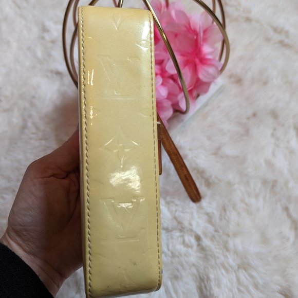 RARE LOUIS VUITTON Vernis Pochette Lagoon Glasses Case in Perle/Yellow - Picture 12 of 14